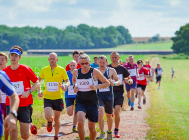 competitors running through park